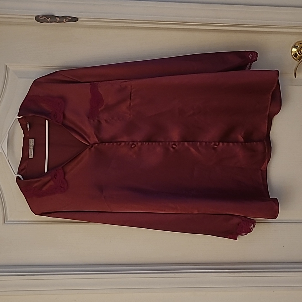 VTG Erika Taylor Intimates Sleep Shirt with Lace Details and Front Pocket